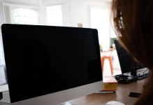 电脑桌面运行错误不显示的问题及解决方法（解决电脑桌面运行错误不显示问题的关键步骤）